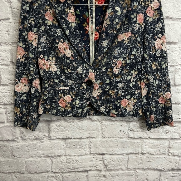 Anthropologie daughters of liberation Women's Navy pink floral cropped blazer - Picture 4 of 8